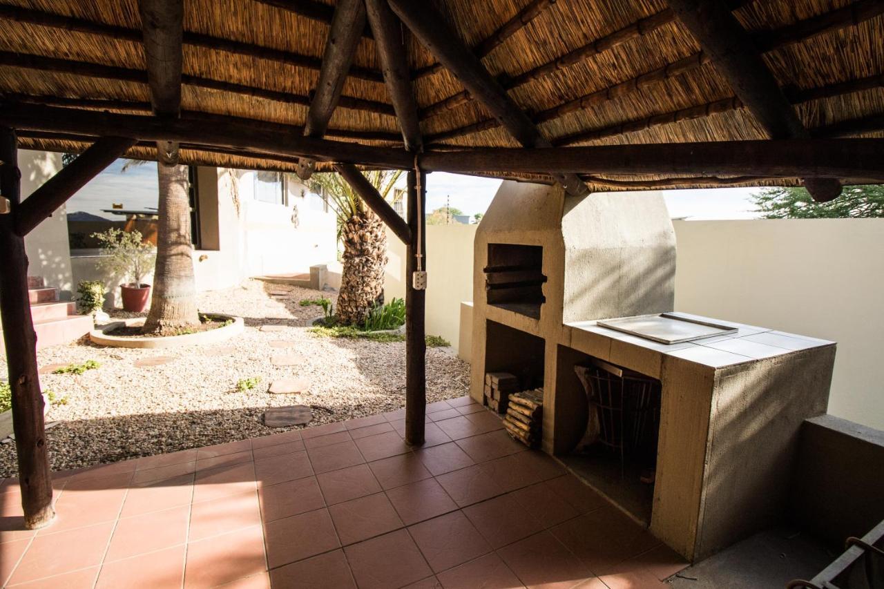 John-Lou'S One-Bedroom Apartment Windhoek Extérieur photo